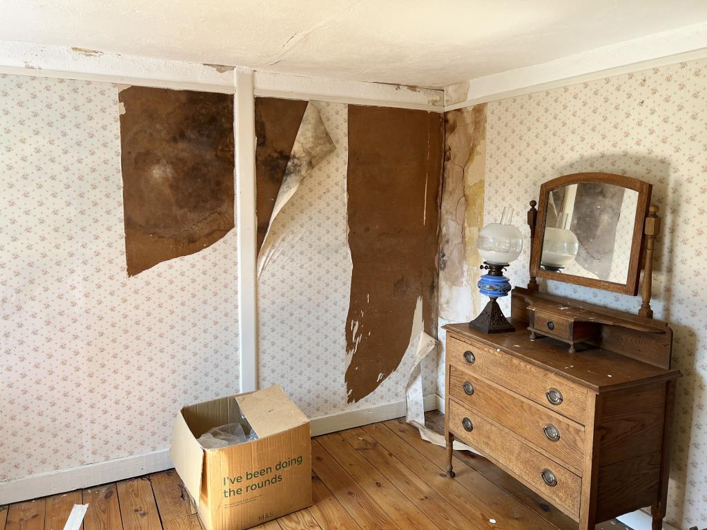 Lot: 65 - THREE-BEDROOM COTTAGE ON PLOT OF 0.34 ACRES FOR IMPROVEMENT - Bedroom three with wooden floor